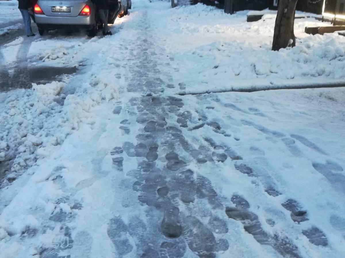 Фото «Не пройти, не проехать»: Новосибирск погрузился в слякоть. Фоторепортаж 4